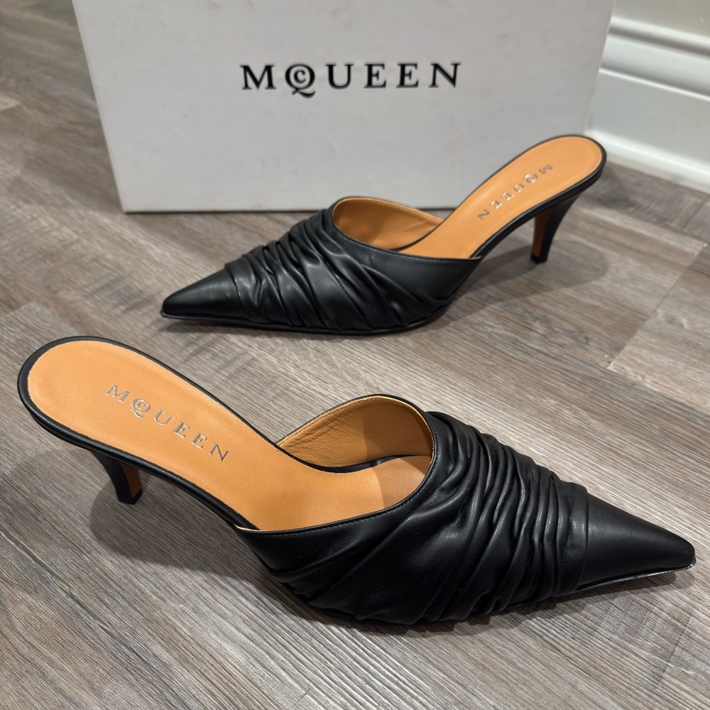 Alexander McQueen Sing Stretch Black Leather Heeled Mules